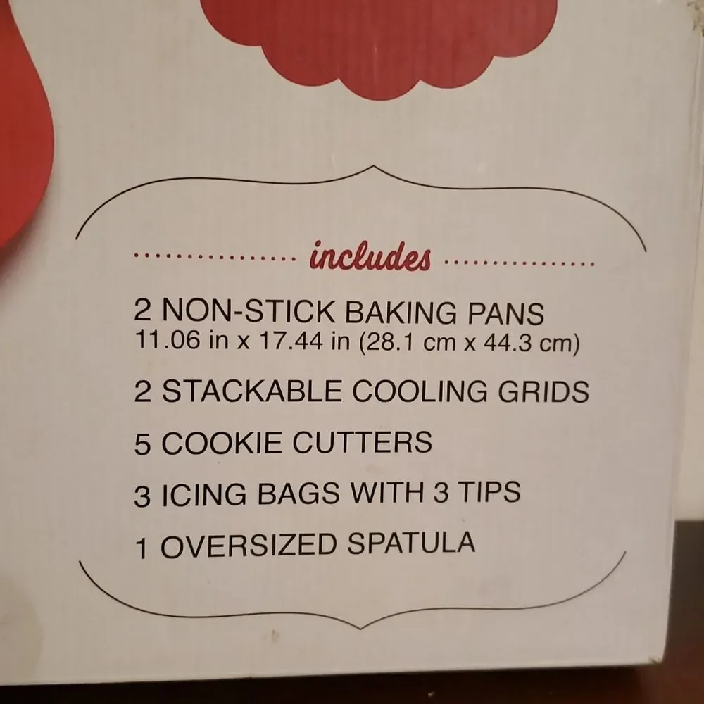 New in Box 16 Piece Baking Set